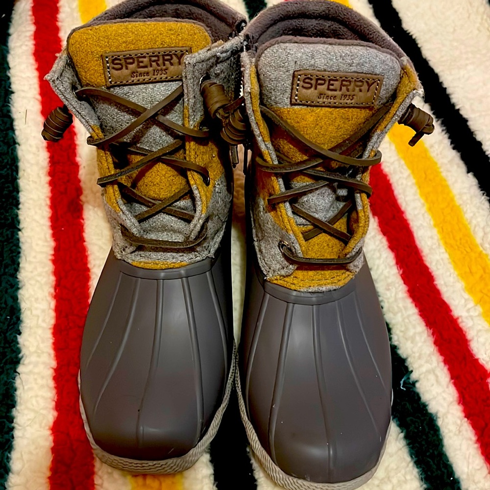 Sperry Saltwater Boots size 6.5, excellent shape.